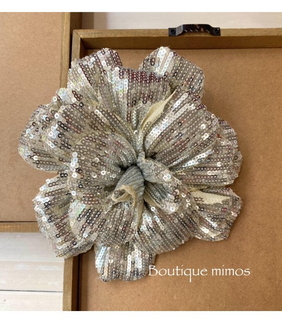 BROCHE FLOR PLATEADA