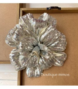 BROCHE FLOR PLATEADA