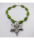 COLGANTE PIEDRAS VERDES CON DETALLE FLOR